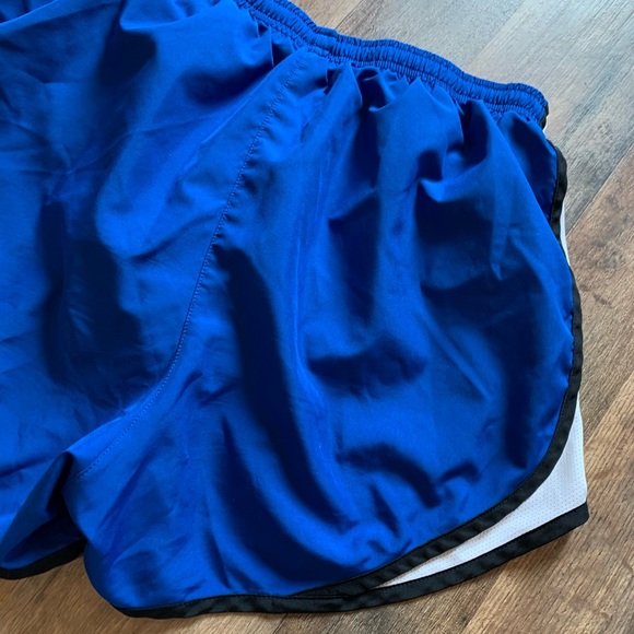 Nike athletic workout running shorts - Picture 8 of 8